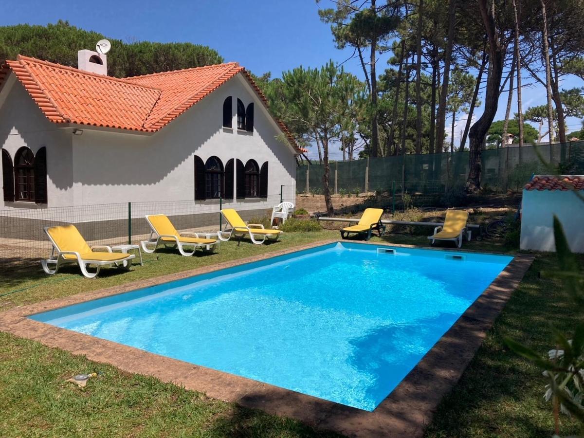 Moradia no Pinhal com Piscina - Espaço e Privacidade para as suas Férias! Sintra Exterior foto
